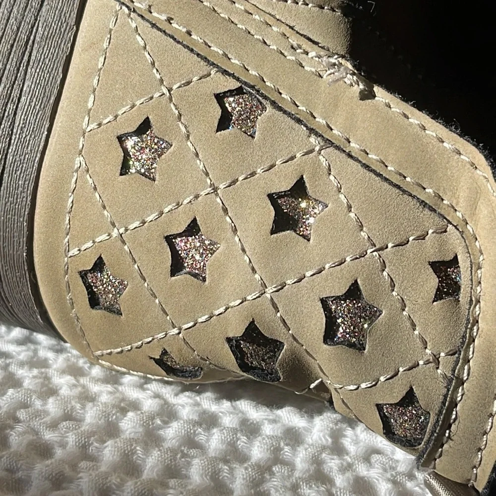 Girls Gray with Star detail OshKosh B’gosh Booties size youth 12